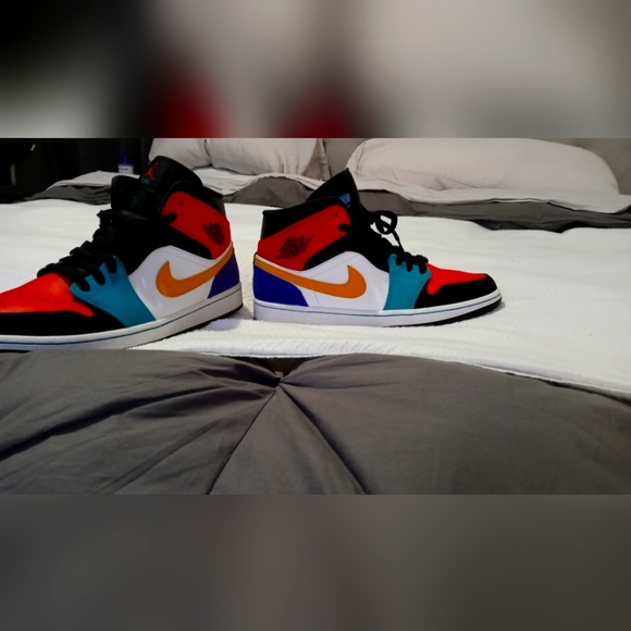 Air Jordans 1 Mid Mens Size 10 Multi Color